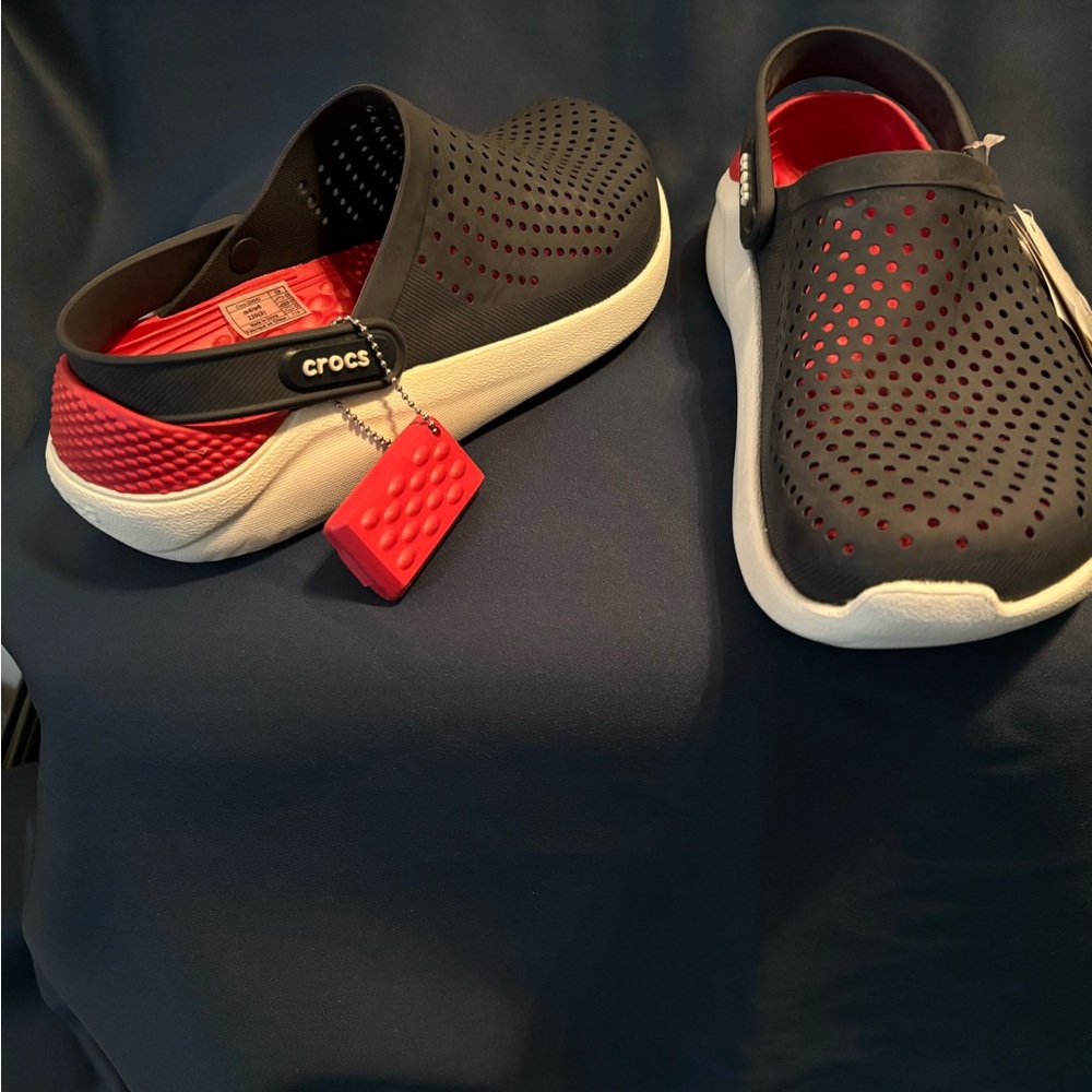 CROCS White and Red Clogs - Picture 5 of 6